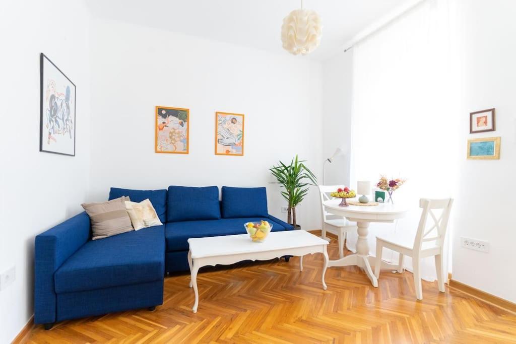 Completely New, Bonbona Belgrad